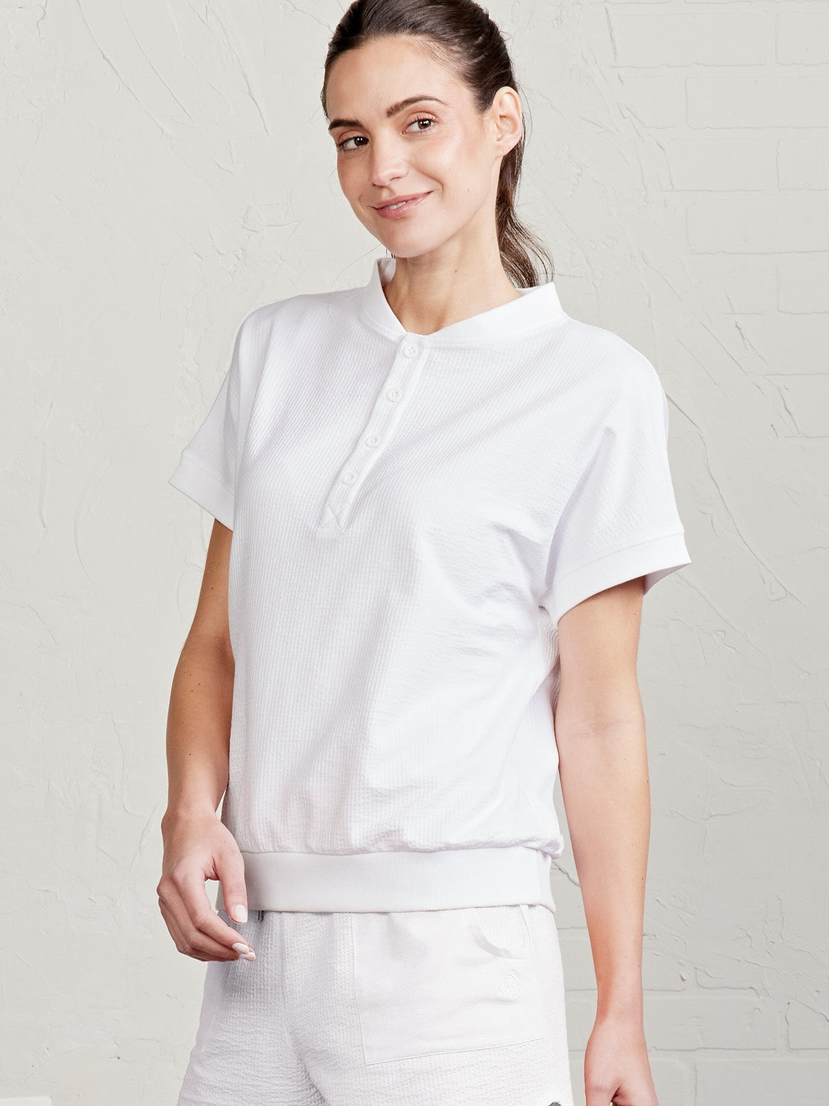 75-Villa_Knit_Seersucker_Henley-White-TW990-100_4054